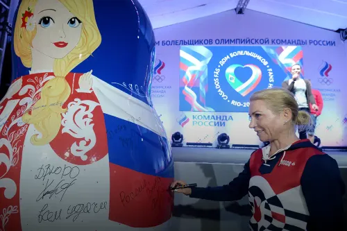 «Адская матрёшка». Нашу сборную задержали в аэропорту из-за русского символа