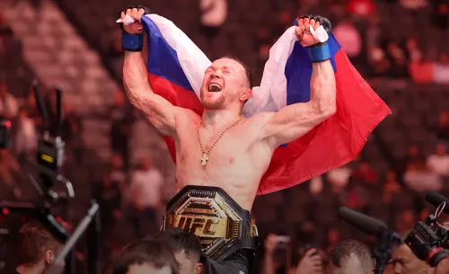 Печень пробита, лицо в крови. Пётр Ян смял Двалишвили и вернул титул UFC!