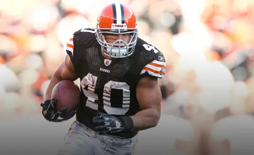 Звезда НФЛ спас детей из трёхметровых волн. Цена героического подвига – кома