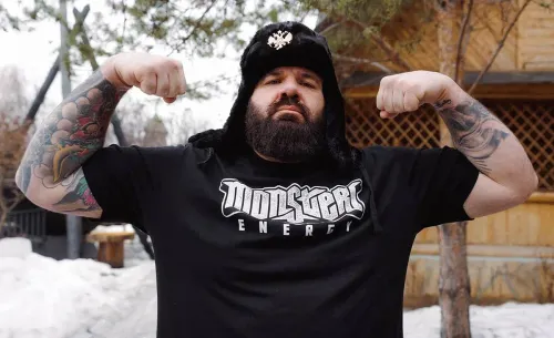 «Русская водка — топ, но баня лучше». Разговор с тренером чемпиона UFC