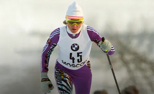 Стадион замер, увидев русскую лыжницу на финише. Финны уже праздновали золото