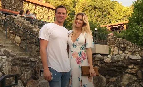 «Нам суждено быть вместе». Любовь чемпиона ОИ и модели Playboy закончилась судом и долгами