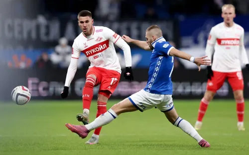 Денисова сильно недооценили. Почему Саусь пока тонет в «Спартаке»