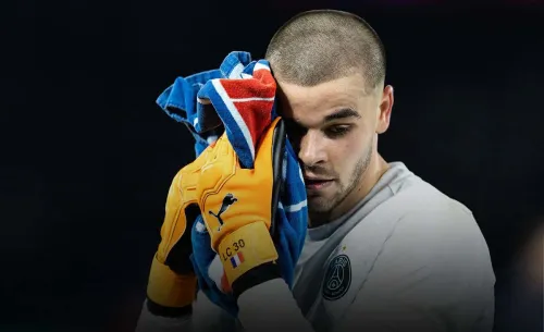 Конкурент Сафонова попался на фашизме. Фанаты «ПСЖ» требуют гнать француза из клуба