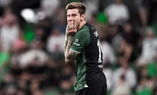 Дело Смолова отправилось в суд. Что грозит футболисту за скандальную драку в кафе