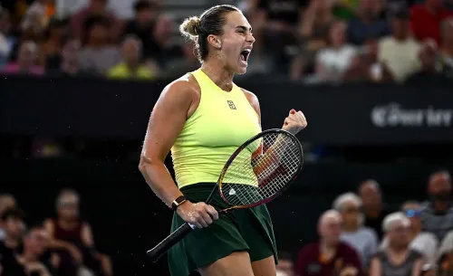 Не жмёт и не надо. Соболенко смяла Костюк на корте и добила загадочным жестом