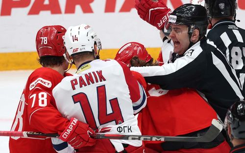 Первый вылет в Кубке Гагарина и судейский скандал в матче «Спартака». Дикий плей-офф КХЛ