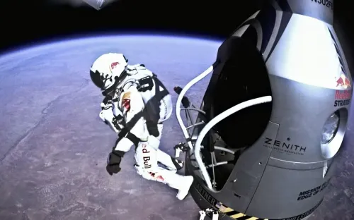 «Это был какой-то ад». Спортсмен-экстремал совершил рекордный прыжок из космоса