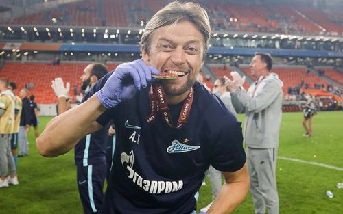 С его приходом началась «золотая эра» «Зенита». Карьерные вехи Анатолия Тимощука