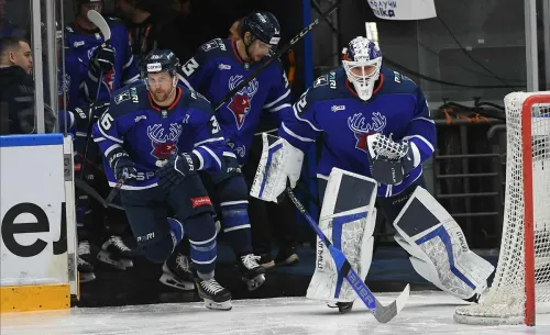 В КХЛ — новый большой проект. «Нижний» после Ларионова угрожает фаворитам