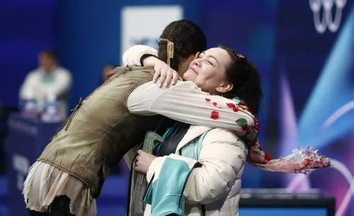 «Мама» Стратега на Олимпиаде. Как Дайнеко вывела Гуменника на лёд Милана