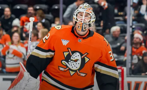 «Самое сложное в Америке — адаптация. Где-то юмор не понимают». Неожиданный дебютант НХЛ