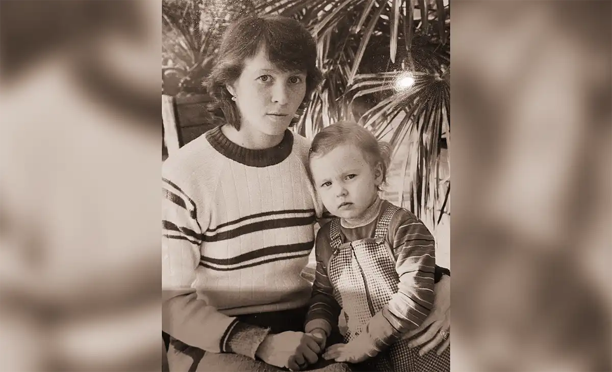 tatyana_totmyanina_s_mamoy_foto_iz_semeynogo_arhiva_tatyany_totmyaninoy.webp