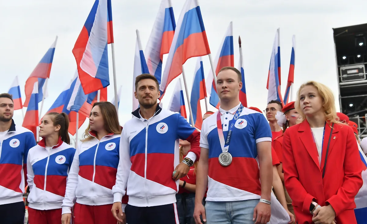 viktoriya_listunova,_artem_chernousov,_dmitriy_ushakov,_anastasiya.webp