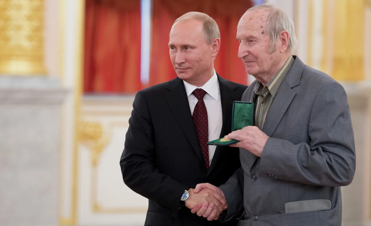 vladimir-putin-i-viktor-shuvalov-foto-ria-novosti.webp